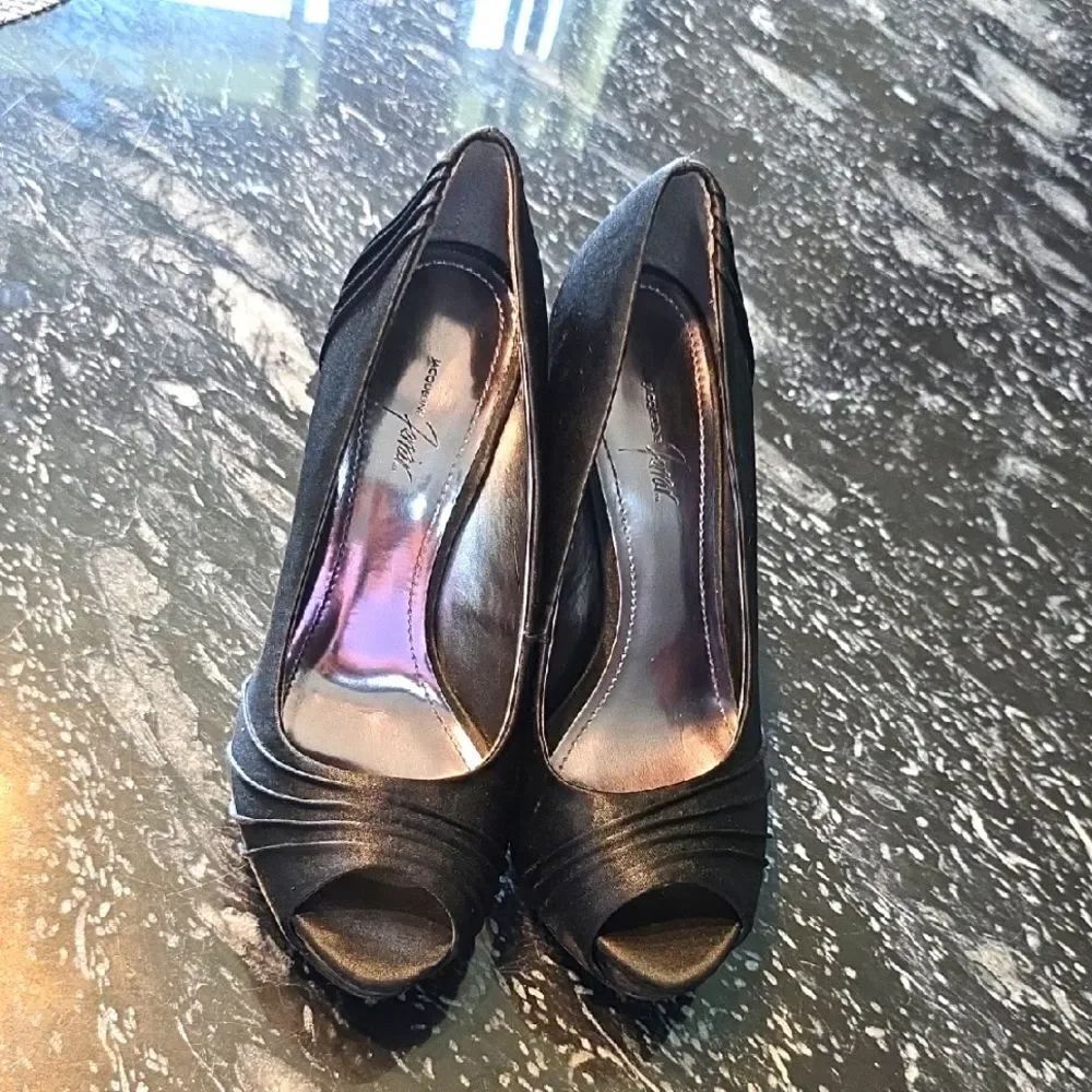 JAQUELINE FERRA ELEGANT PEEP TOE HIGH HEEL PUMP